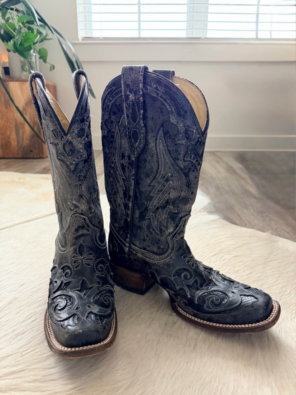 Corral Black Embroidered Western Heeled Boots